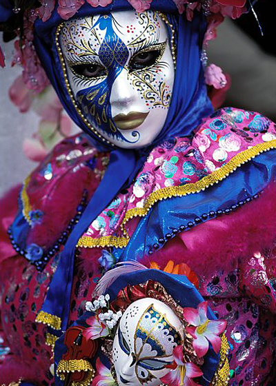 Bạn có thể mua những chiếc mặt nạ độc đáo, đa dạng ở hàng trăm cửa hàng trên khắp thành phố Venice.