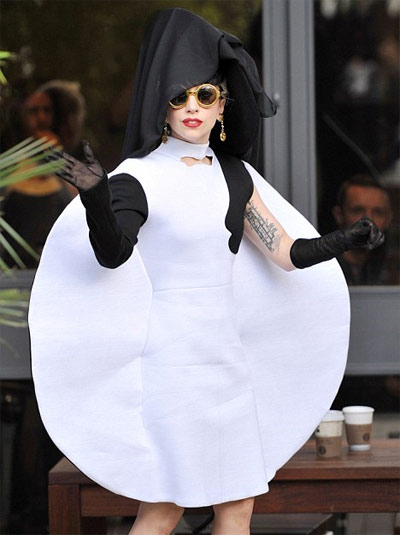 Gaga tại London hôm 12/5.