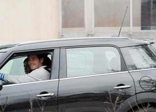 Hậu trường - Casillas tặng bạn gái siêu xe hơn 8 tỷ (Hình 2).