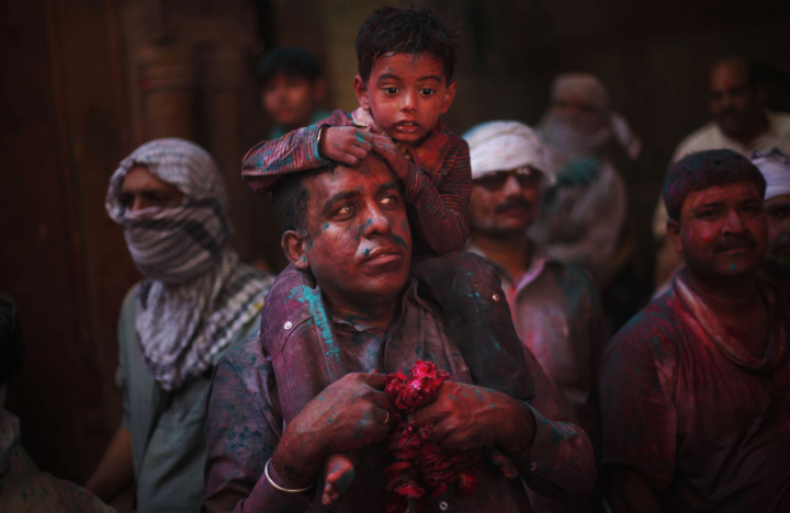 Lạ & Cười - Ảnh: Sắc màu ấn tượng trong lễ hội lớn nhất Ấn Độ (Hình 5).