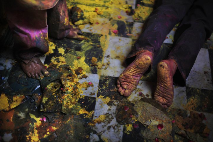 Lạ & Cười - Ảnh: Sắc màu ấn tượng trong lễ hội lớn nhất Ấn Độ (Hình 9).