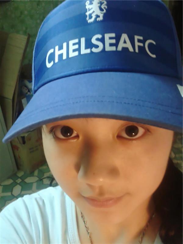 Hậu trường - Phát sốt vì fan nữ Chelsea xinh như mộng (Hình 7).