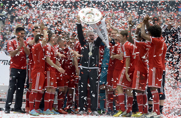 Bóng đá Quốc tế - Chùm ảnh: Chiến thắng trên sân nhà, Bayern đón Đĩa bạc hoàn hảo (Hình 3).