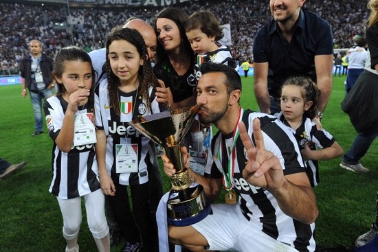 Hậu trường - Dàn WAGs Juventus đẹp lung linh trong đêm trao Cúp (Hình 3).