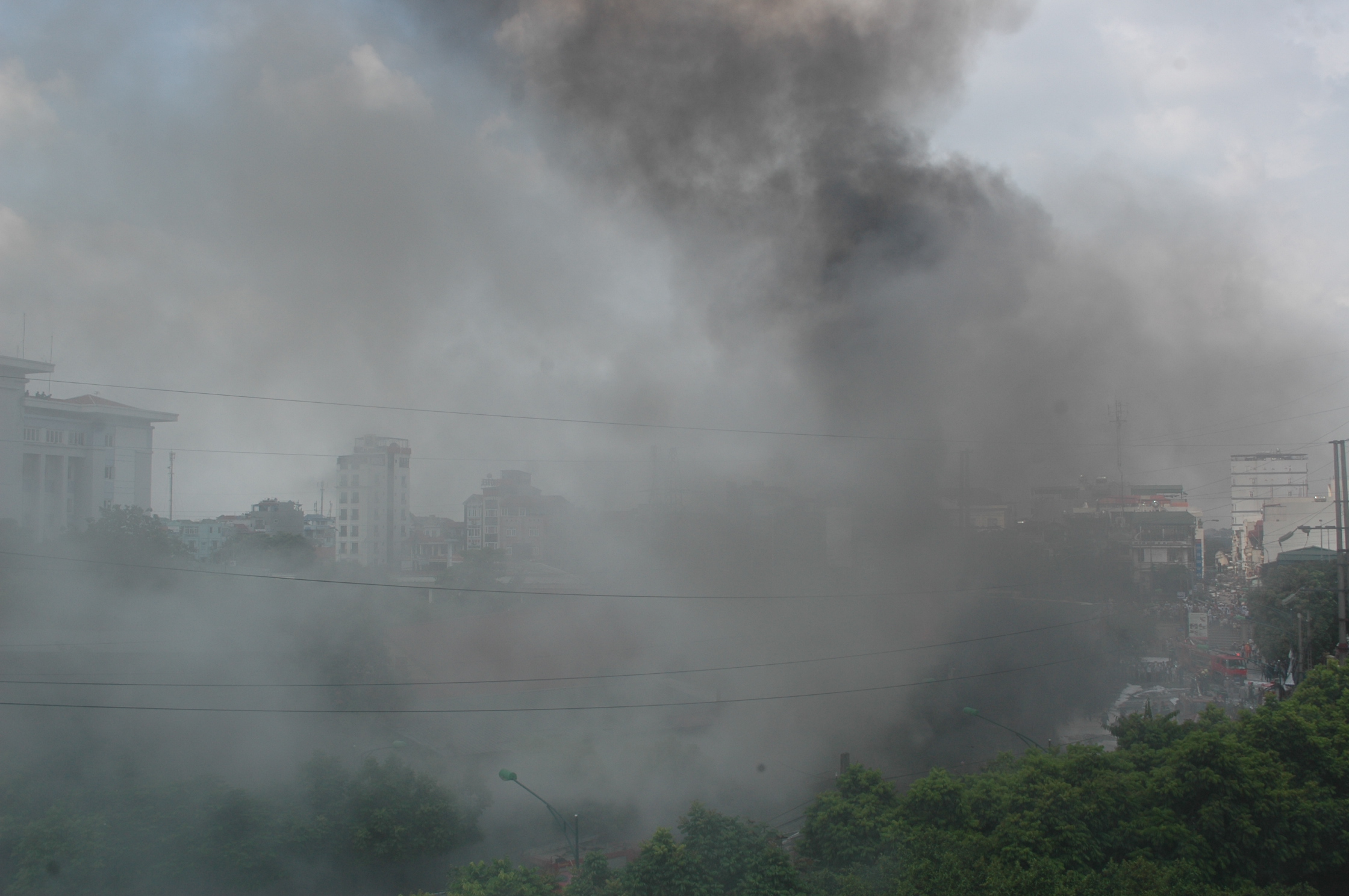 Xã hội - Ảnh: Hiện trường vụ cháy nổ cây xăng gần viện 108 (Hình 5).