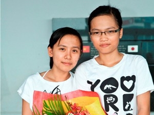 Đinh Thị Thu Hà (trái) và Trần Kim Thanh Vũ - Ảnh: Intel ISEF.