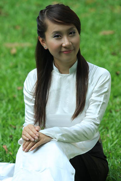 Nữ sinh Hà Nội duyên dáng với áo dài - Tin Mới