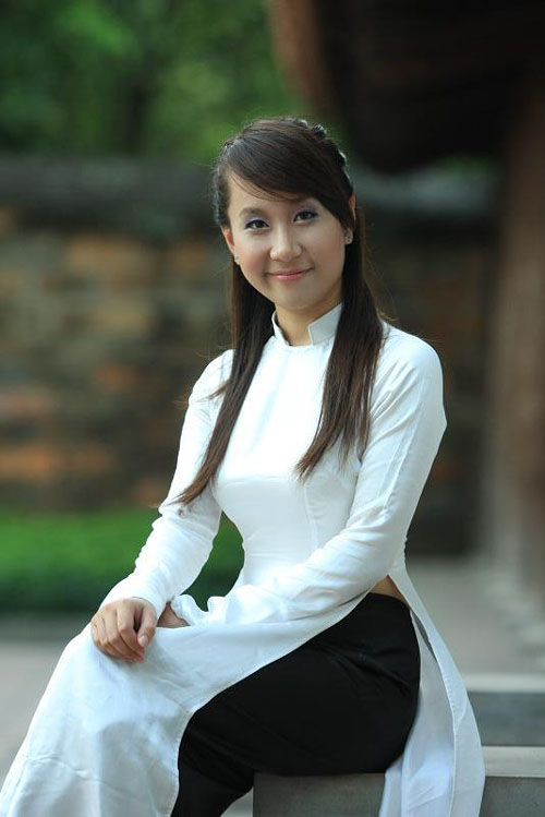Nữ sinh Hà Nội duyên dáng với áo dài