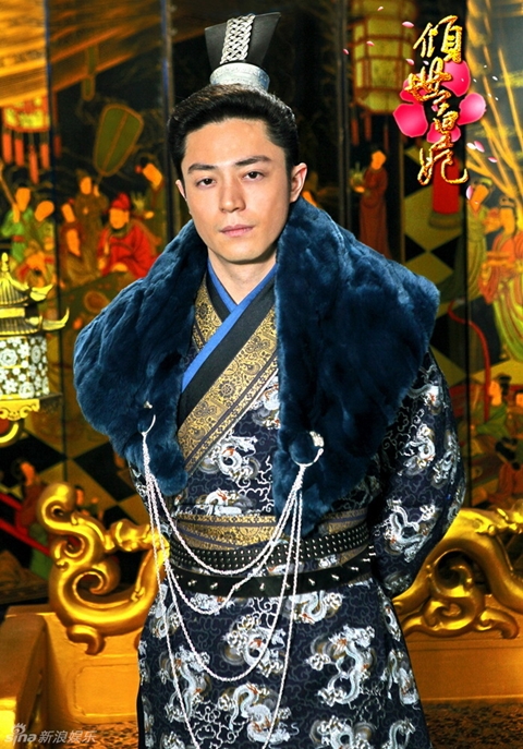 Hoắc Kiến Hoa vai Lưu Liên Thành. Từ năm 2010, hãng phim của Lâm Tâm Như đã mở cuộc tuyển vai quy mô lớn để tìm ra 3 diễn viên nam chính vào vai 3 vị hoàng đế trong phim. Hoắc Kiến Hoa (Wallace Huo) là một trong số đó.