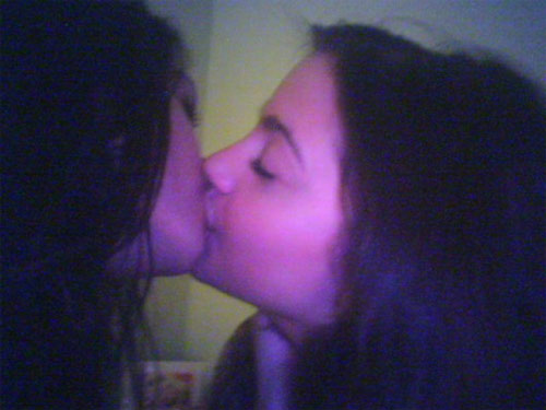 Vanessa hôn đồng tính