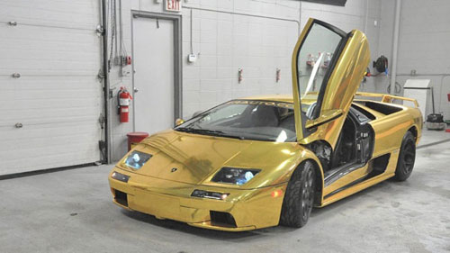 Ô tô-Xe máy - Ông chủ ZR Auto bọc vàng Lamborghini Diablo cho vợ ngồi