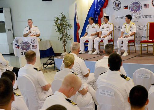 Tiêu điểm - Ảnh 'nóng' của Hải quân Mỹ và Philippines (Hình 2).