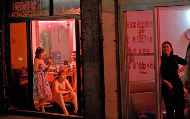 Lạ & Cười - 'Chóng mặt' những phố sex 'hái ra tiền' ở Châu Á (Hình 6).