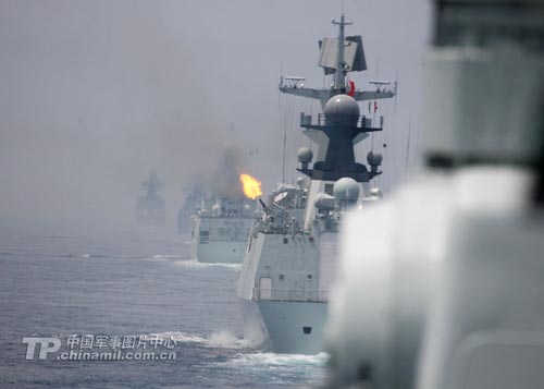 Tiêu điểm - Ảnh: Tàu chiến Nga - Trung nhả đạn trên biển (Hình 2).