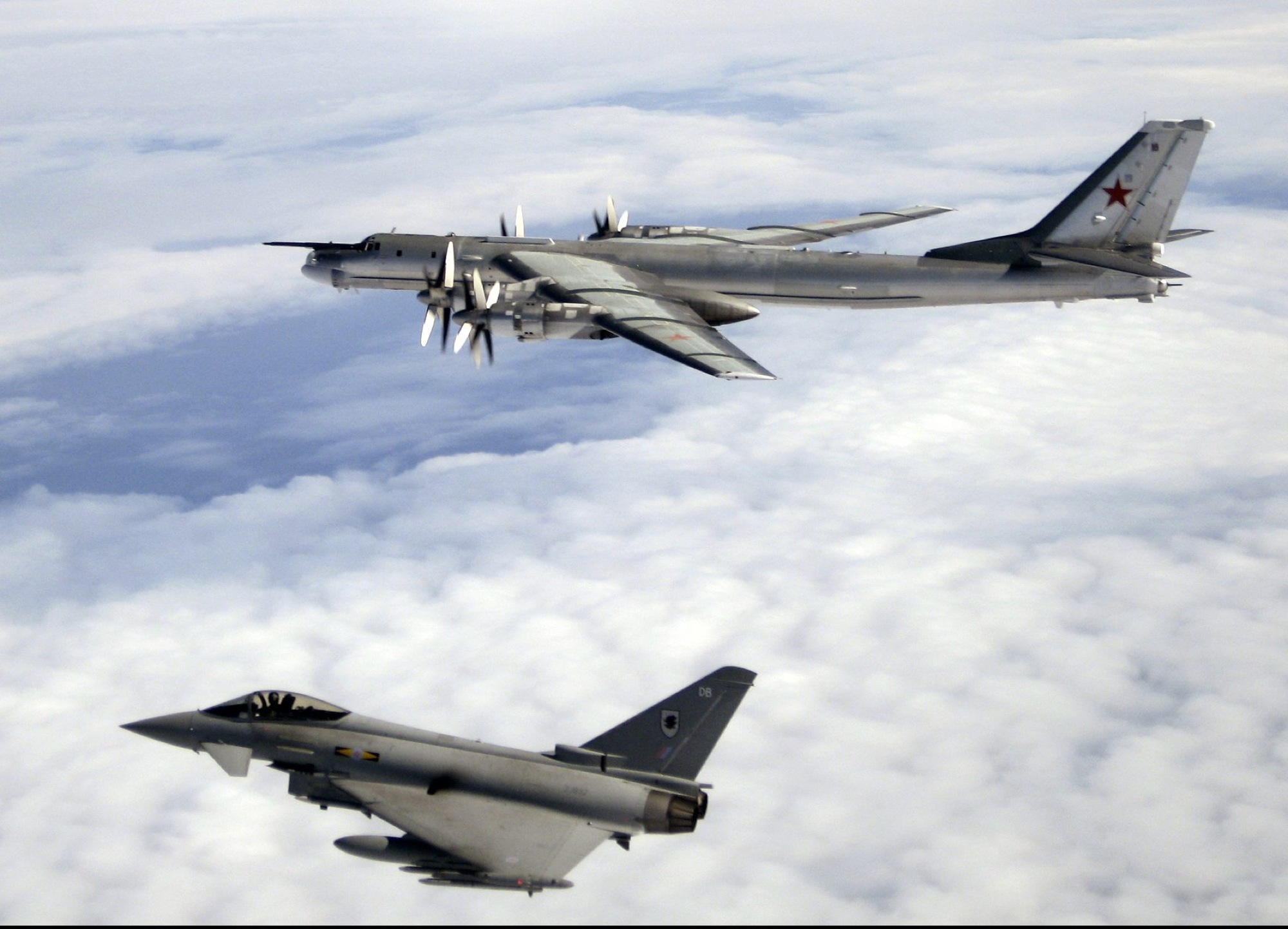 Tiêu điểm - Nhật điều máy bay ném bom giám sát Nga tập trận