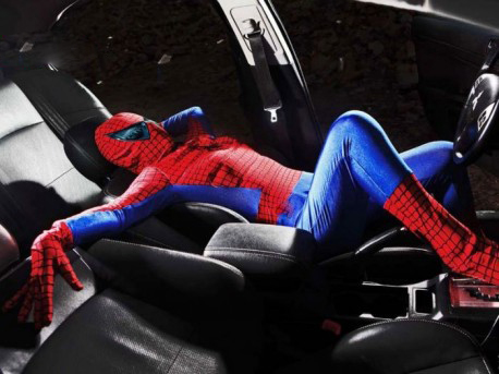Ô tô-Xe máy - Mỹ nữ khát khao 'người nhện' nóng bỏng bên siêu xe (Hình 6).