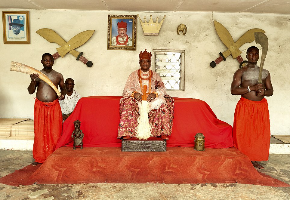 Tiêu điểm - Cuộc sống xa hoa của các vị vua châu Phi cuối cùng (Hình 4).