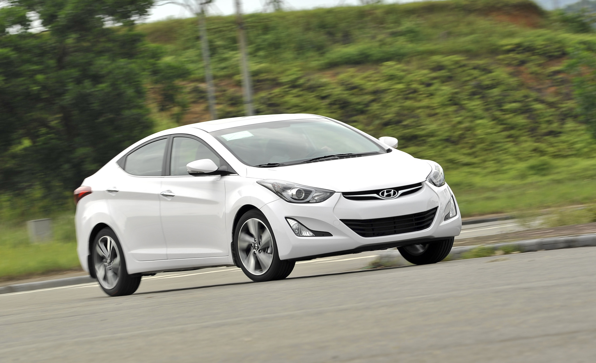Hình ảnh Hyundai Thành Công khuyến mại 3 mẫu xe SantaFe, Avante và Elantra số 2