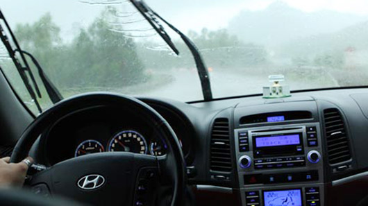 Hình ảnh Những lưu ý khi lái xe dưới trời mưa lớn số 1