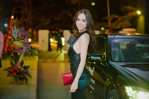 Hình ảnh Ba sao Việt đọ đường cong với váy bó sát số 1
