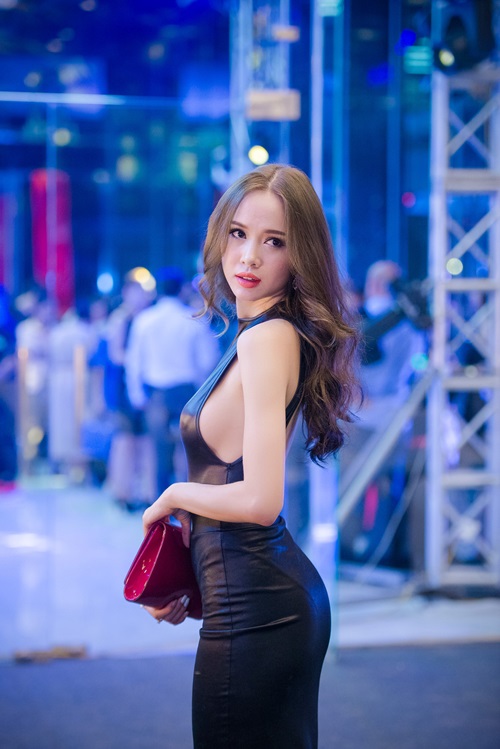 Hình ảnh Ba sao Việt đọ đường cong với váy bó sát số 4