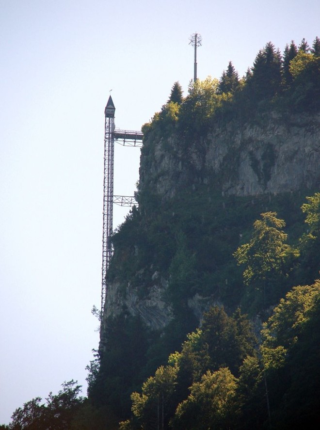 Hình ảnh Video: Cận cảnh thang máy nhanh nhất thế giới ở châu Âu số 1