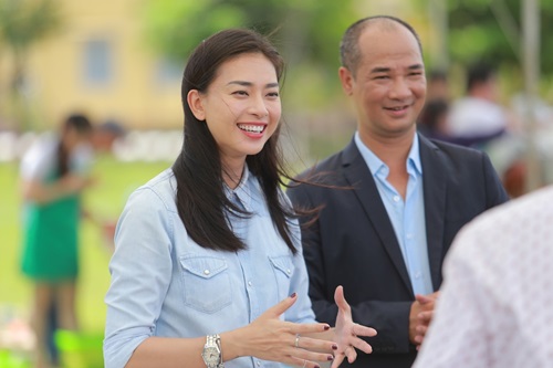 Hình ảnh Ngô Thanh Vân truyền lửa cho thí sinh Vua đầu bếp 2015 số 1