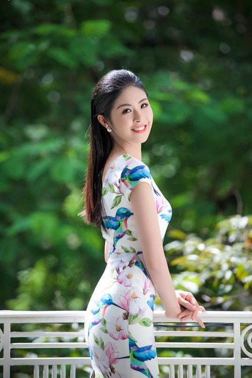 Hình ảnh Hoa hậu Ngọc Hân thanh lịch làm MC sau tin đồn kết hôn số 2