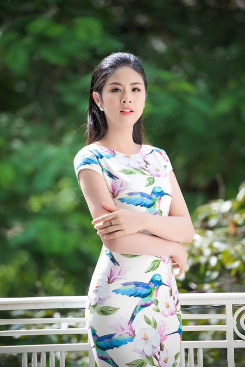 Hình ảnh Hoa hậu Ngọc Hân thanh lịch làm MC sau tin đồn kết hôn số 4