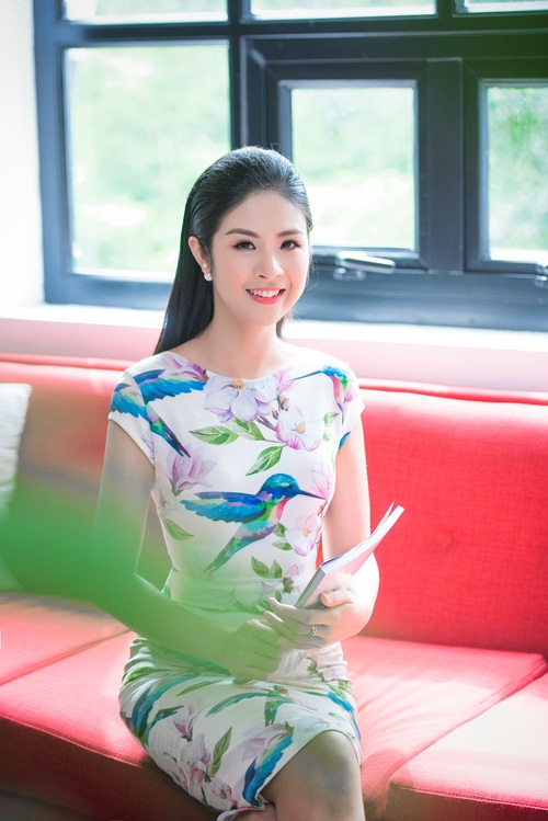 Hình ảnh Hoa hậu Ngọc Hân thanh lịch làm MC sau tin đồn kết hôn số 7