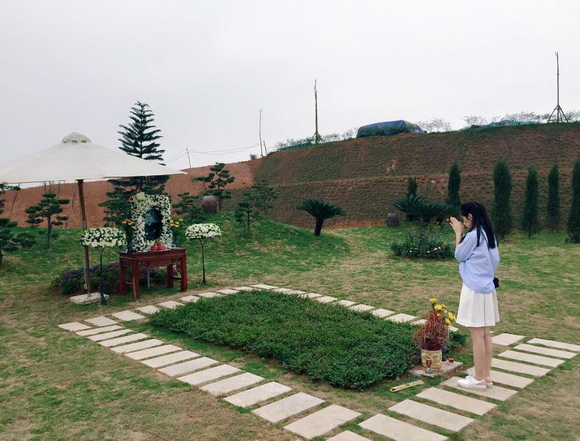 Hình ảnh Chi Pu đăng ảnh tới viếng mộ Trần Lập, Thanh Tùng tại Phú Thọ số 3