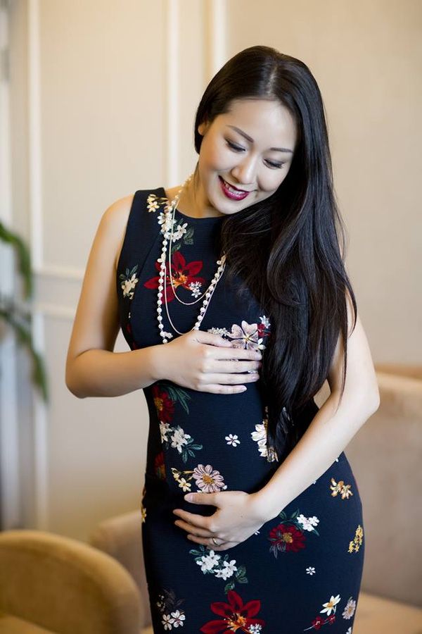 Hình ảnh Hoa hậu Ngô Phương Lan đẹp mặn mà khoe bụng bầu 3 tháng số 3