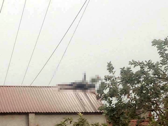 Hình ảnh Hà Nội: Nam thanh niên bị điện cao thế hút ngược lên dây, chết cháy số 1
