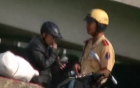 Video: CSGT TP Hồ Chí Minh điềm nhiên nhận mãi lộ 