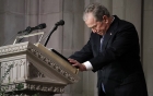 Mỹ: Giây phút nghẹn ngào khi cựu Tổng thống Bush con bật khóc trong quốc tang cha