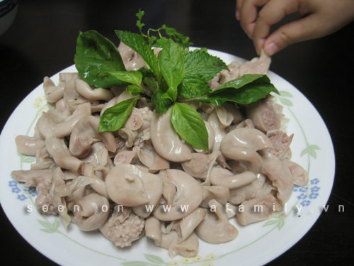 Kinh hoàng dạ dày, lòng lợn chín: cực bẩn, cực đắt 1 Kinh hoàng dạ dày, lòng lợn chín: cực bẩn, cực đắt 1