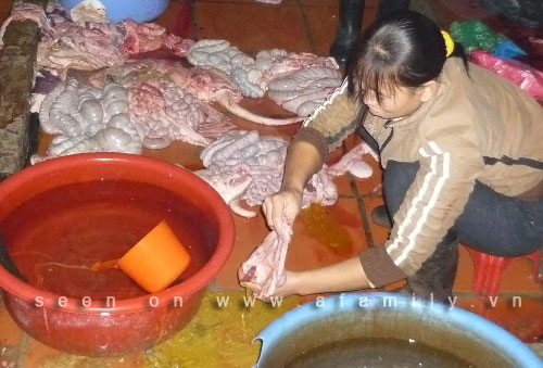 Kinh hoàng dạ dày, lòng lợn chín: cực bẩn, cực đắt 2 Kinh hoàng dạ dày, lòng lợn chín: cực bẩn, cực đắt 2