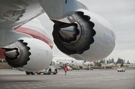 Chính thức ra mắt máy bay dài nhất thế giới 3 Chính thức ra mắt máy bay dài nhất thế giới 3