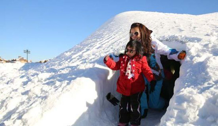 Triệu Vy khoe ảnh gia đình hạnh phúc đi trượt tuyết 7