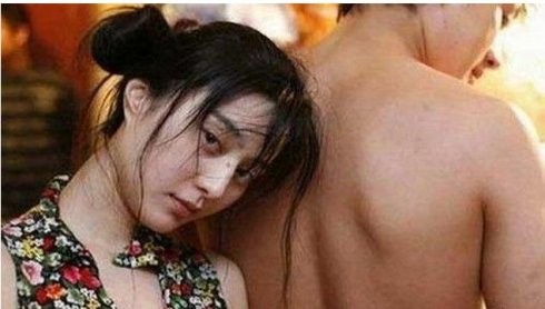 Bí mật cảnh nóng bị cắt của Thành Long - Lý Băng Băng Bí mật cảnh nóng bị cắt của Thành Long - Lý Băng Băng 11