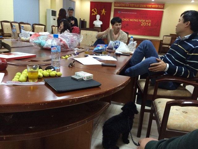 Chí Trung ngủ gục tại nơi tập Táo quân 2014 Chí Trung ngủ gục tại nơi tập Táo quân 2014 9