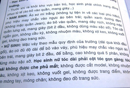 Nữ sinh đến trường trang điểm như đi tiệc