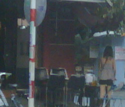 Cà phê phơi ngực, phục vụ đến ‘z’ ở Sài Gòn