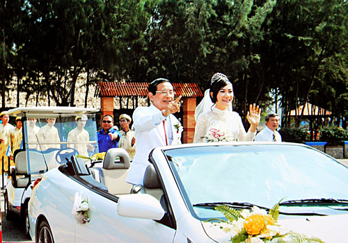 Hình ảnh chưa công bố đám cưới đại gia Lê Ân và vợ trẻ 7