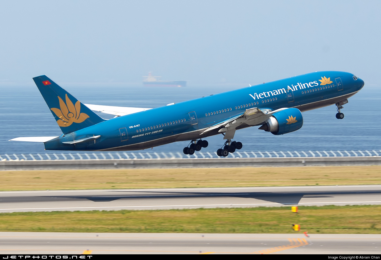 Авиабилеты вьетнам. Vietnam Airlines. Вьетнам самолет. Самолётsdtnyfvcrb[ авиалиний. Самолет из Вьетнама.