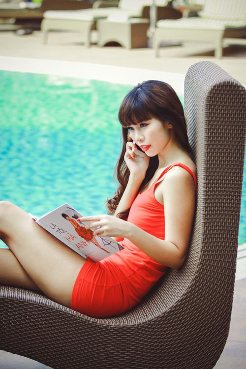 Siêu mẫu Hà Anh khoe đường cong nóng bỏng với bikini