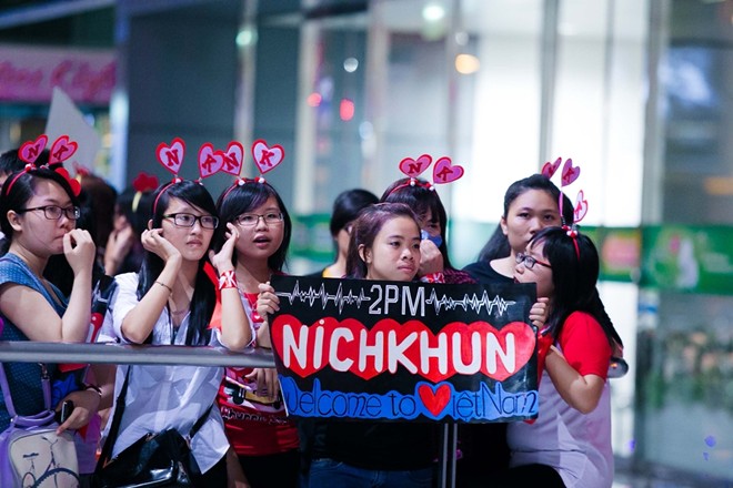 Fan Việt đón hụt Nickhun ở sân bay Tân Sơn Nhất 11 Fan Việt đón hụt Nickhun ở sân bay Tân Sơn Nhất 11
