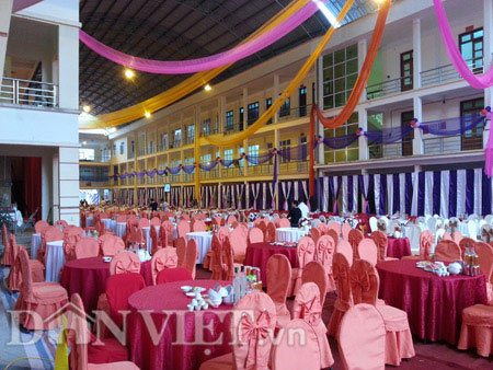 Tổ chức tiệc cưới tại trụ sở điện lực Hà Giang có thực sự bình thường?