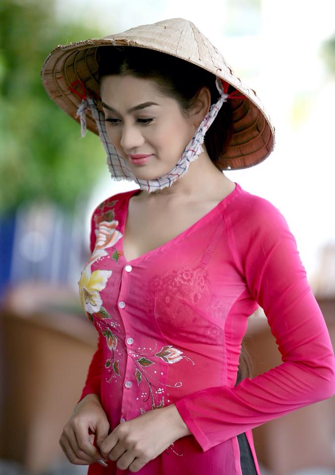 Công chúa Lâm Chi Khanh đốt mắt bằng vòng 1 khủng