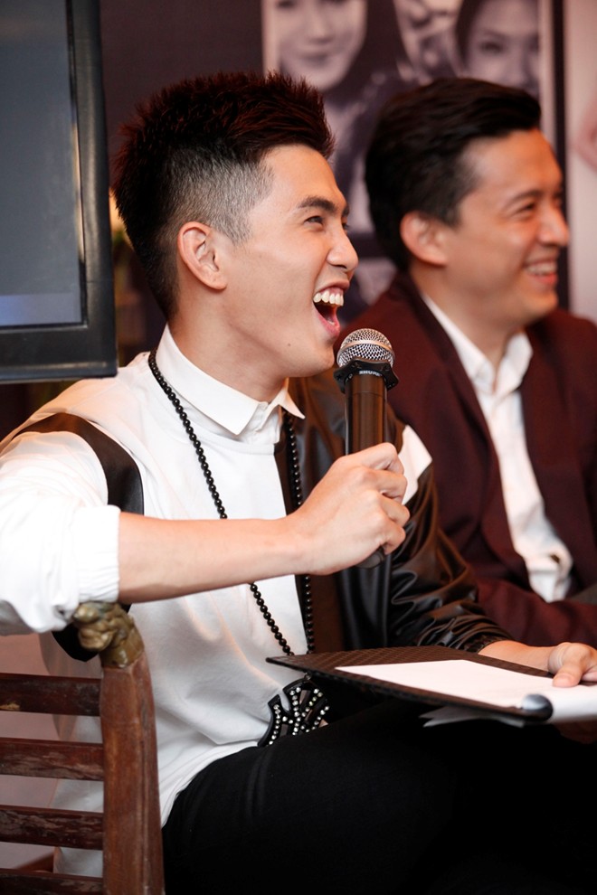 Sơn Tùng M-TP nổi bật trong buổi ra mắt phim 'Bếp hát' Sơn Tùng M-TP nổi bật trong buổi ra mắt phim Bếp hát 17